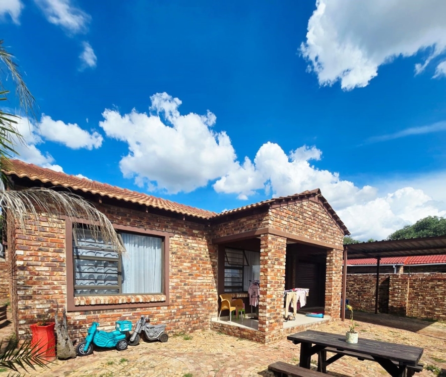 2 Bedroom Property for Sale in La Hoff North West